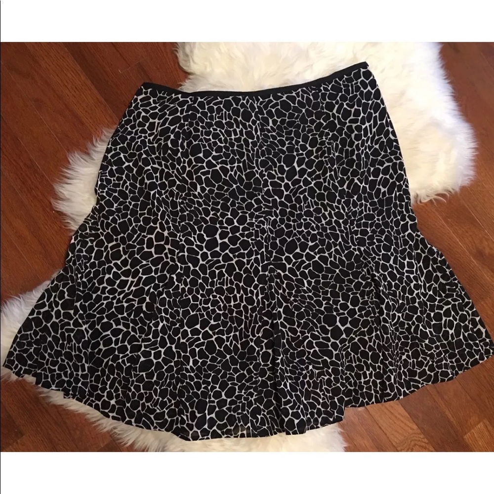 Dana Buchman Black & White Modern Art Gored Skirt